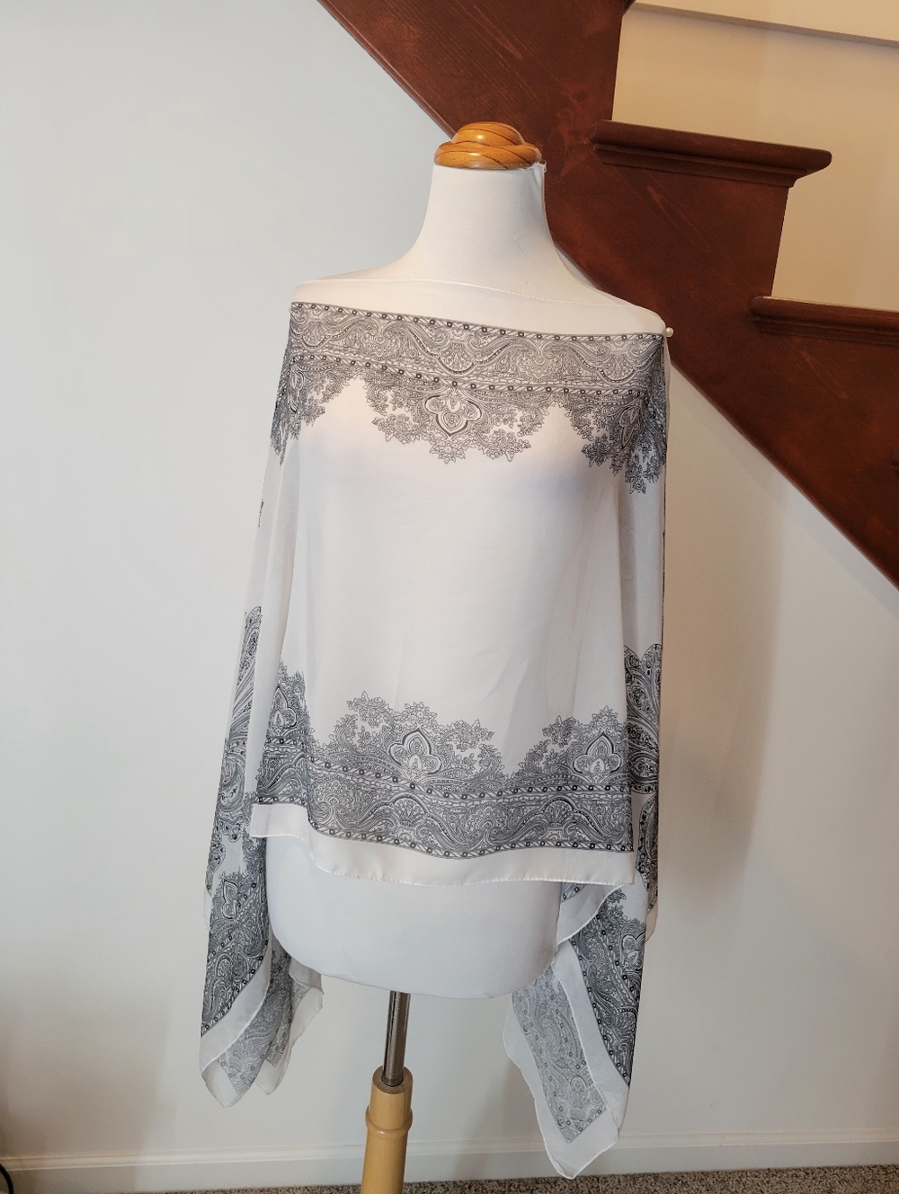 White House Black Market Paisley Chiffon Coverup Poncho Wrap - Picture 3 of 5